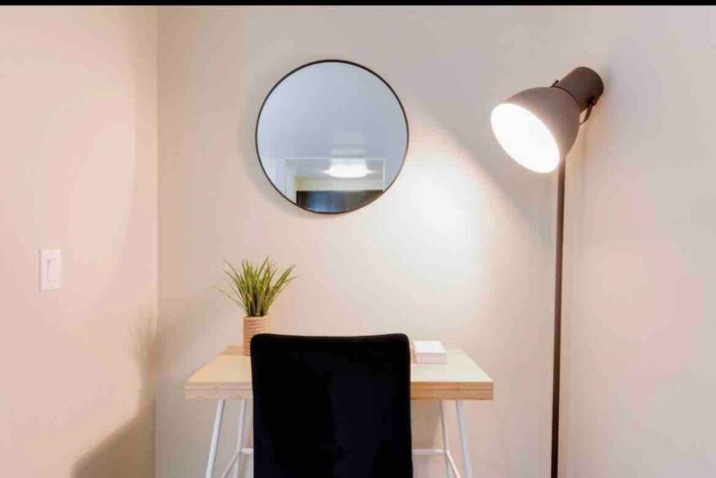 The Nest A Spacious 1 Bedroom With A Pool View Apartment Los Angeles